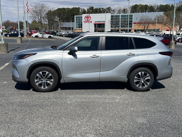 Certified 2025 Toyota Highlander XLE image 8