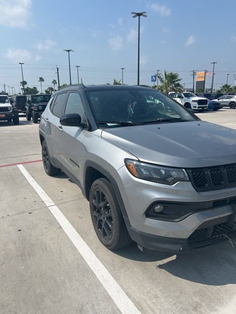 Used 2023 Jeep Compass Latitude AWD/4WD image 6