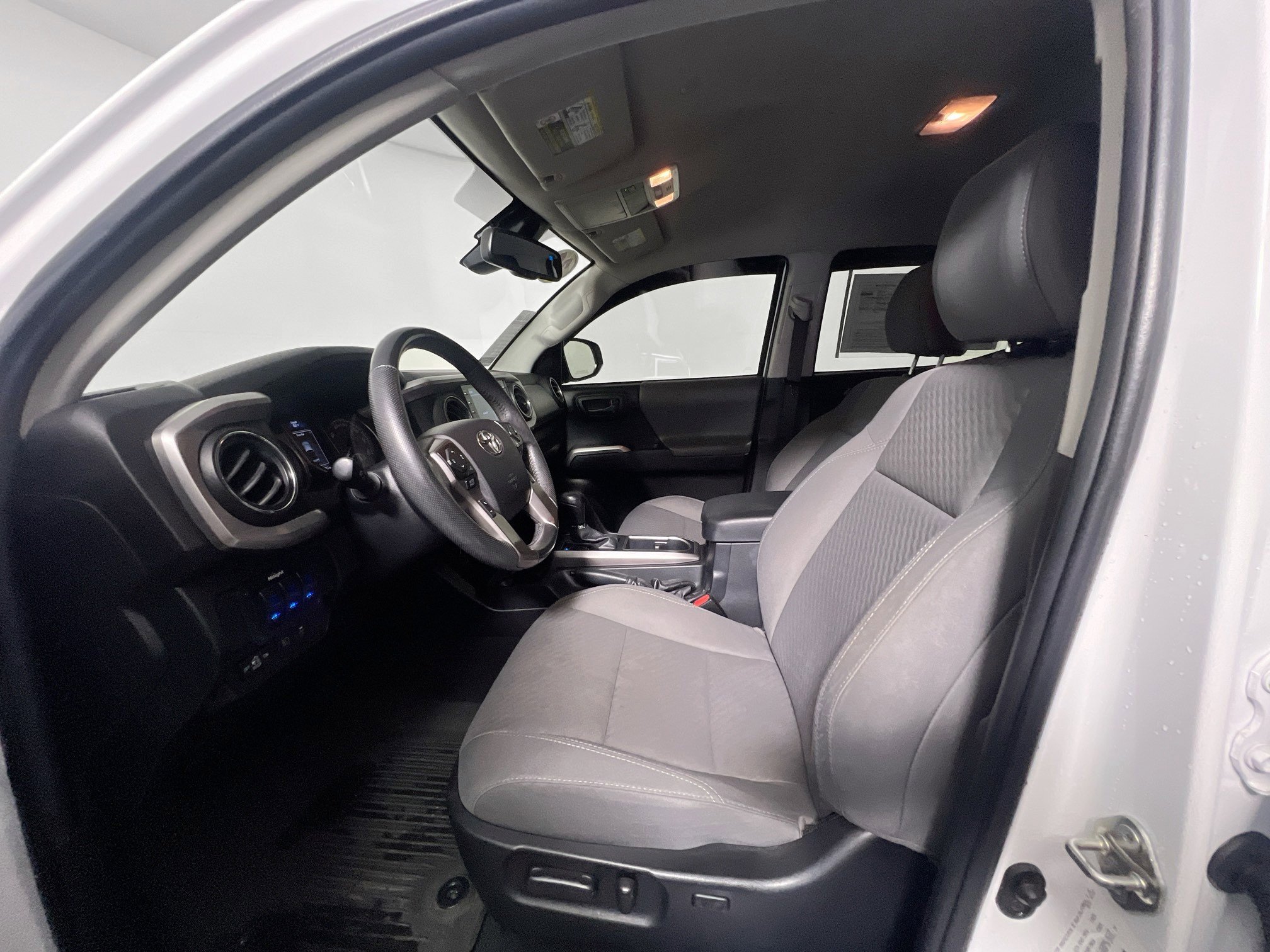 Used 2022 Toyota Tacoma SR5 w/ Technology Package RWD image 14