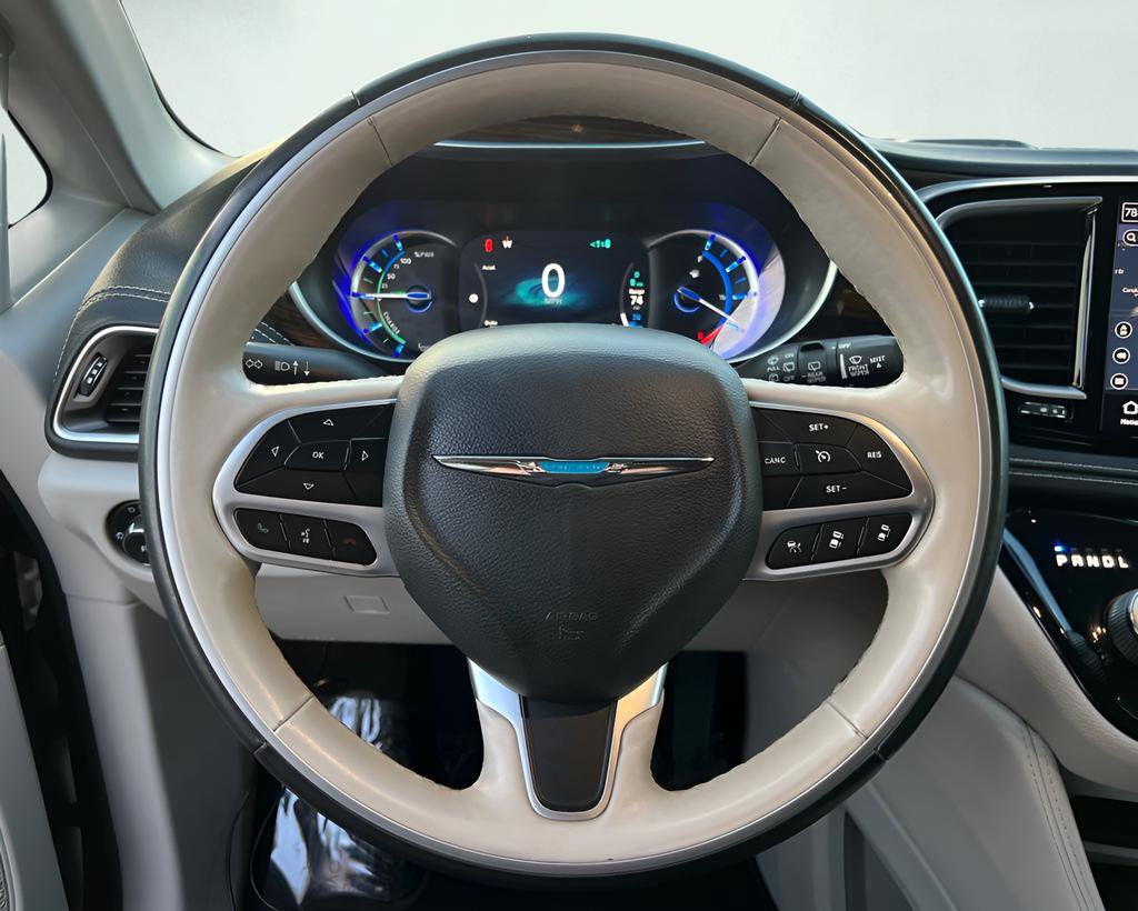 Used 2021 Chrysler Pacifica Limited image 46