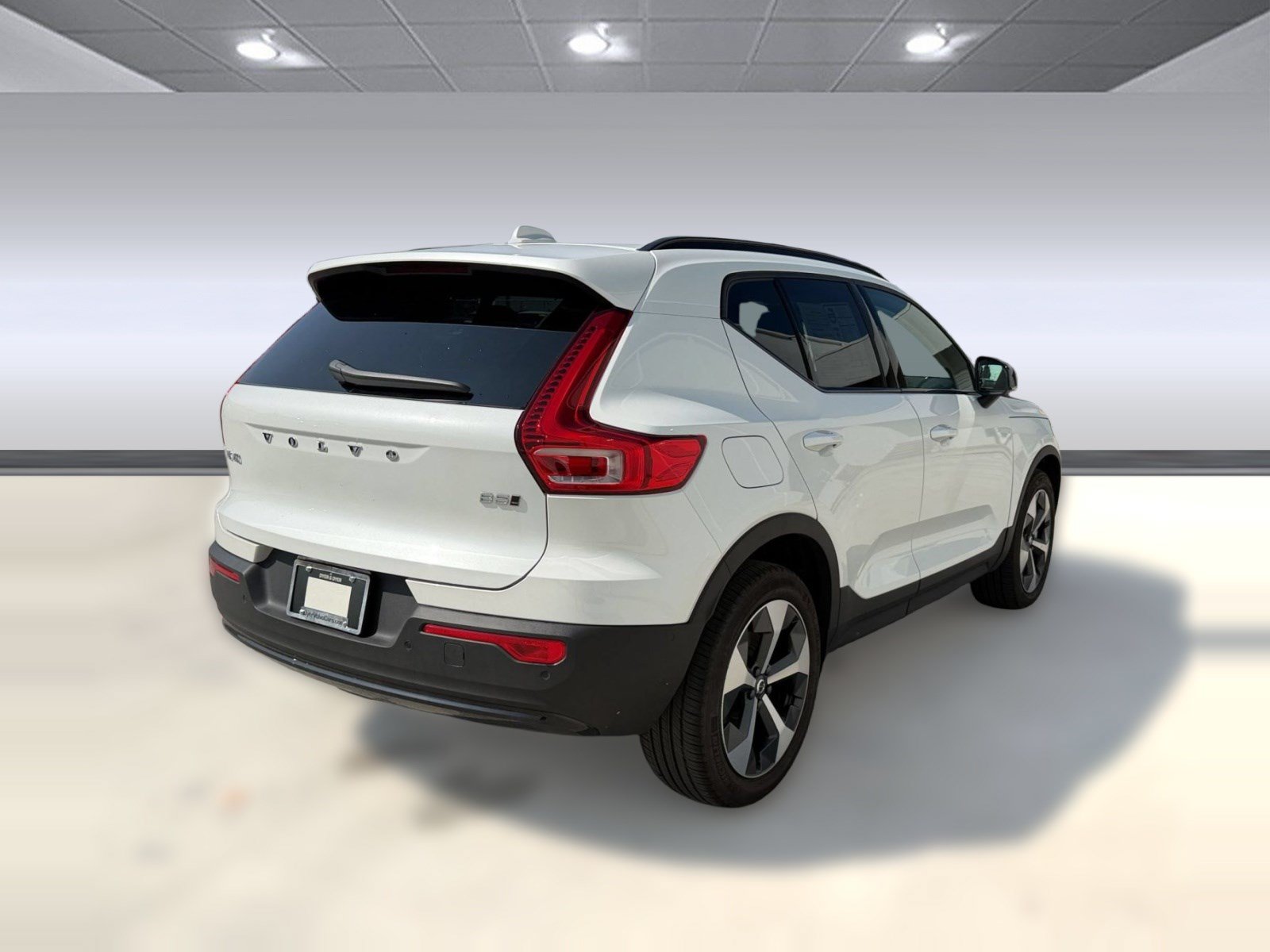 Certified 2026 Volvo XC40 B5 Plus w/ Climate Package AWD/4WD image 9