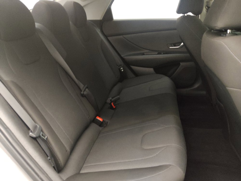 Used 2021 Hyundai Elantra SE image 19