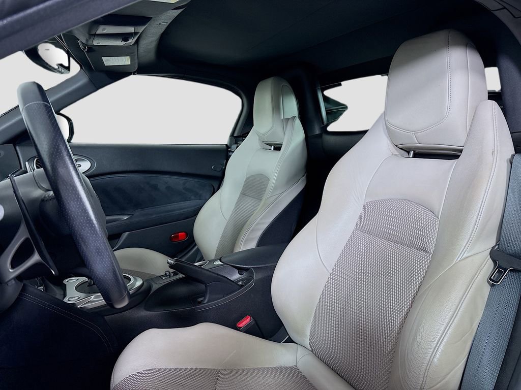 Used 2010 Nissan 370Z Touring w/ Sport Pkg image 23