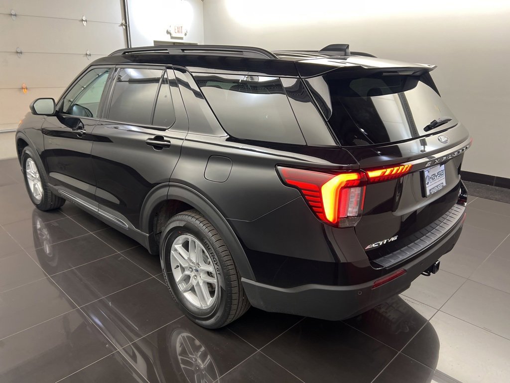 Used 2025 Ford Explorer Active image 4