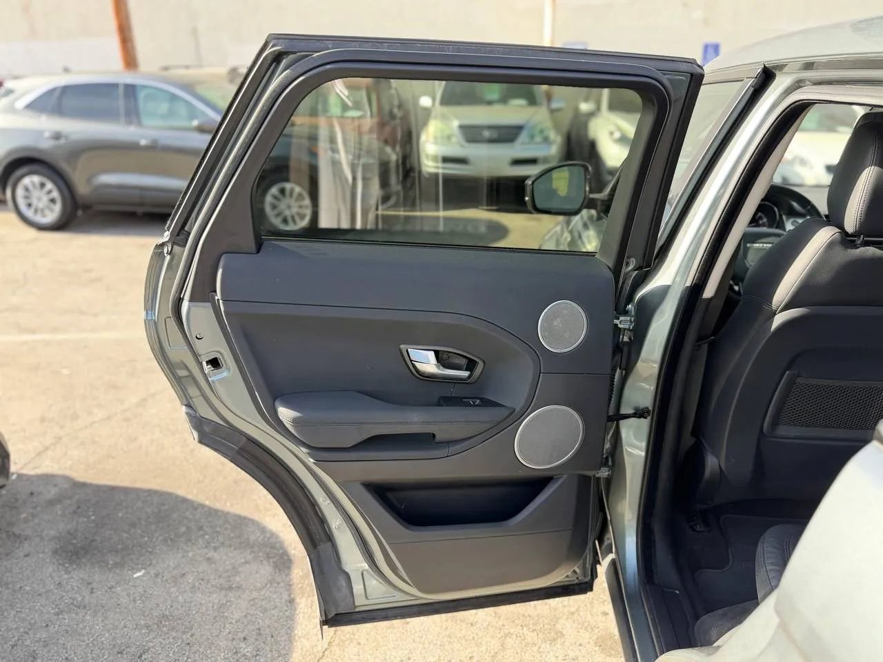 Used 2015 Land Rover Range Rover Evoque Pure image 21