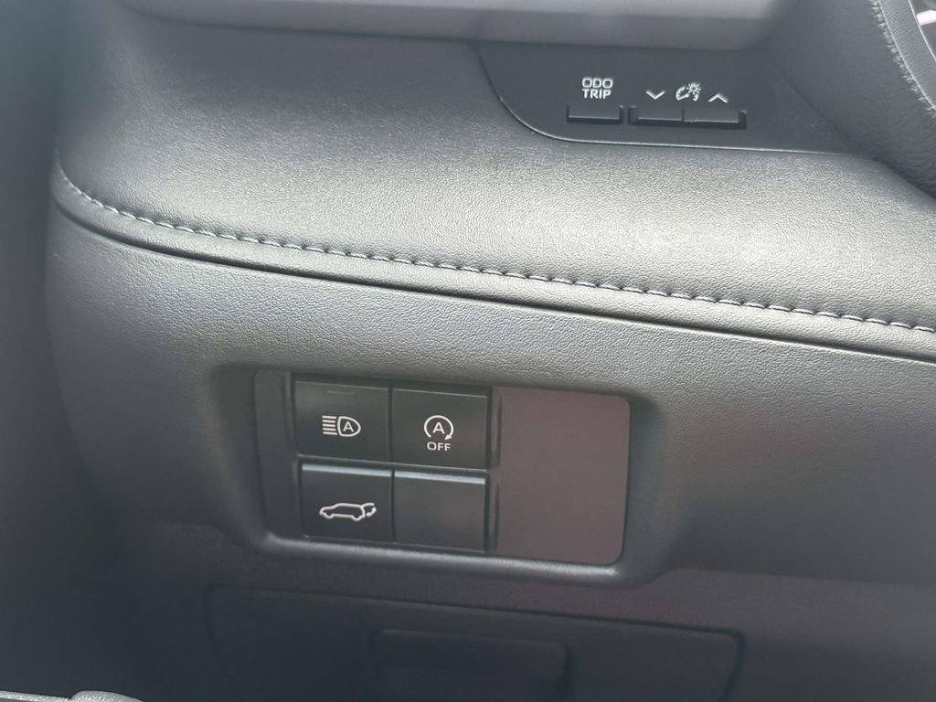 Used 2023 Toyota Highlander LE image 21