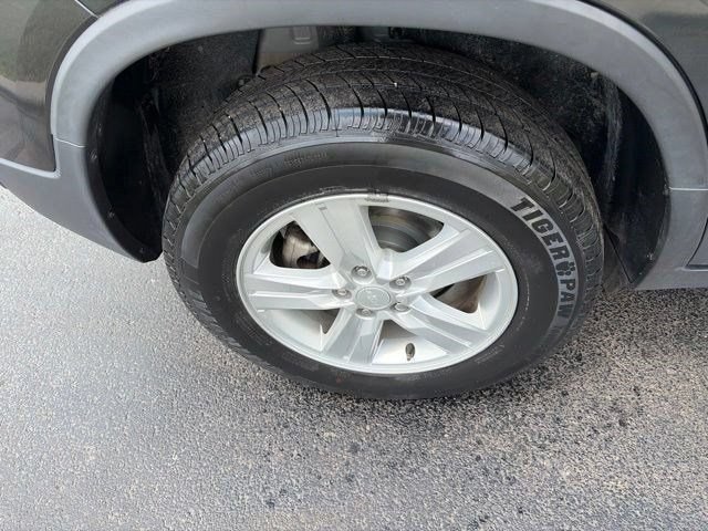 Used 2020 Chevrolet Trax LS w/ Tint and Cruise Package AWD/4WD image 41