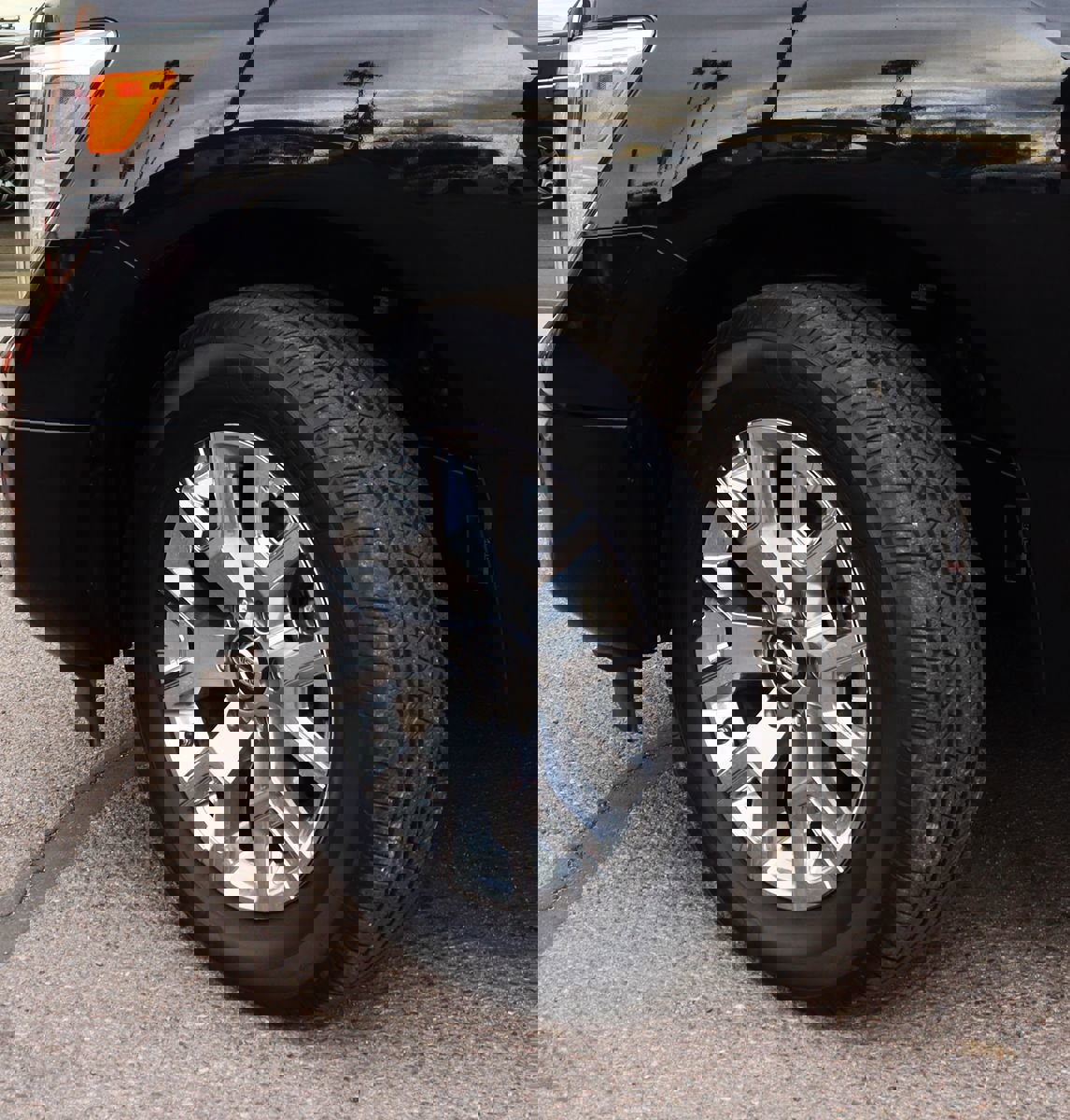 Used 2020 Nissan Titan SV w/ SV Convenience Package image 5