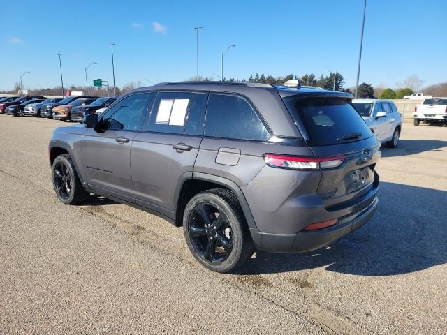 Used 2023 Jeep Grand Cherokee Altitude image 24