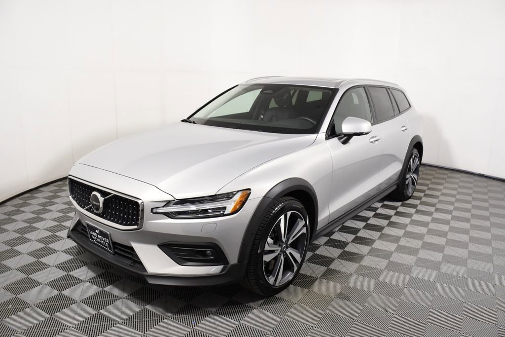 Used 2025 Volvo V60 B5 Cross Country Plus