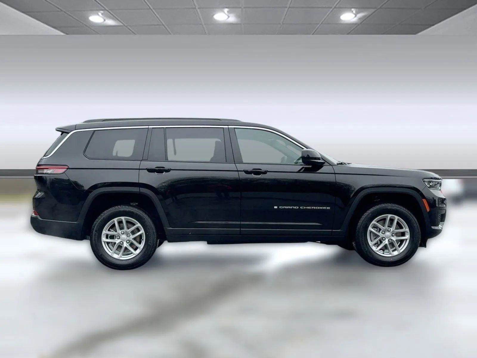 New 2025 Jeep Grand Cherokee L Laredo image 8