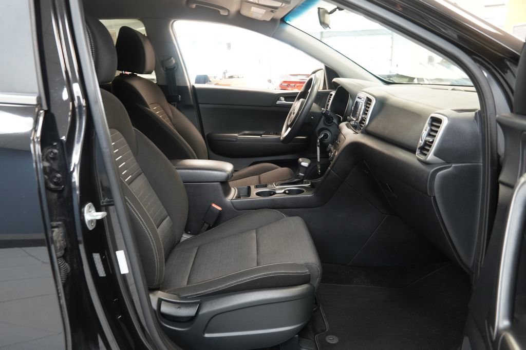 Used 2018 Kia Sportage LX FWD image 25