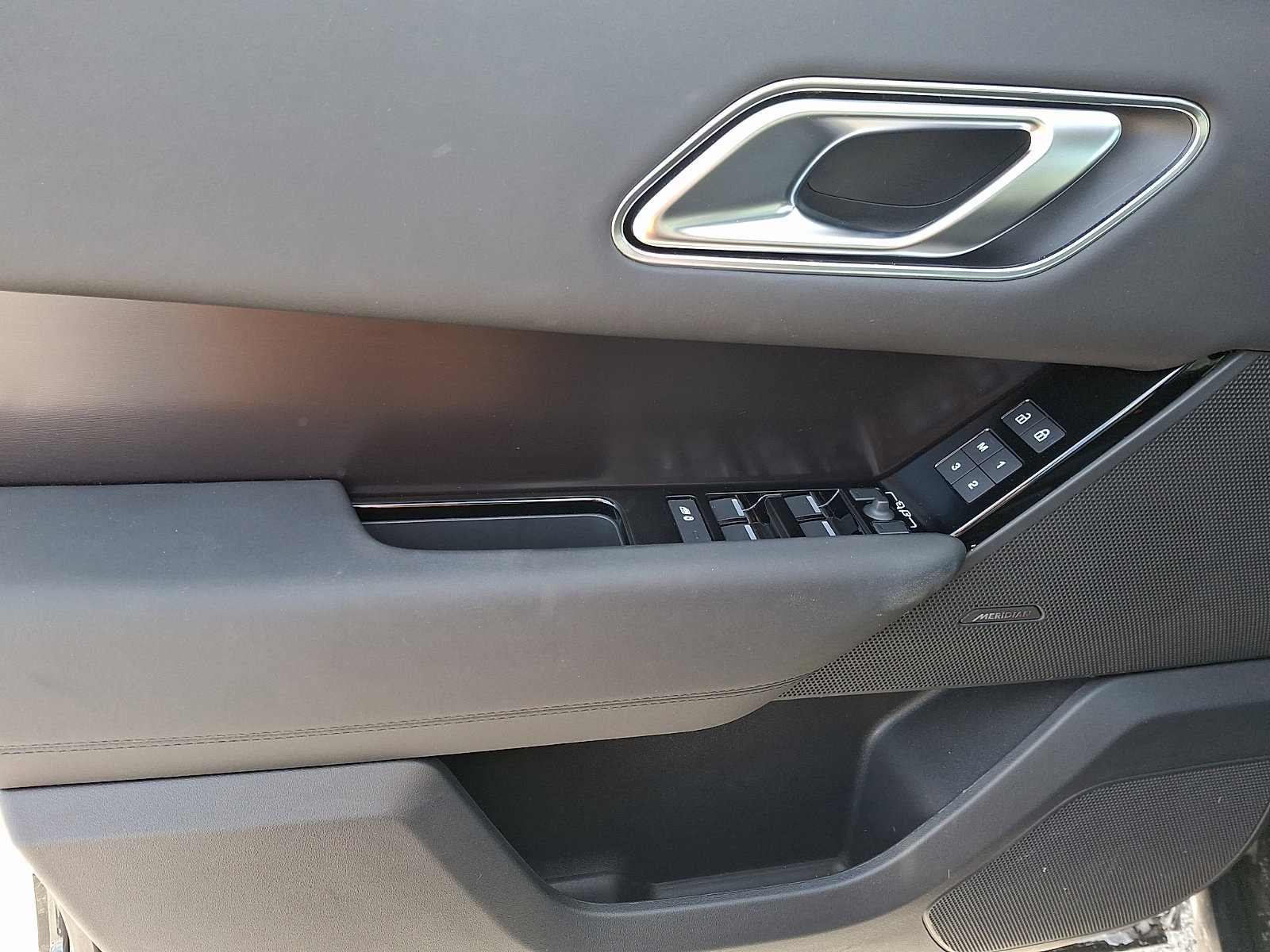 Used 2026 Land Rover Range Rover Velar Dynamic SE image 12