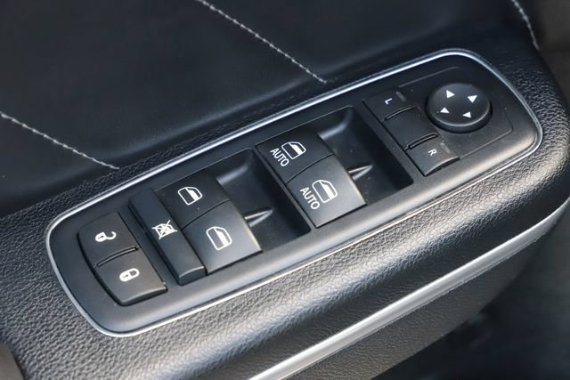 Used 2016 Dodge Charger R/T Scat Pack w/ Beats Audio Group RWD image 18