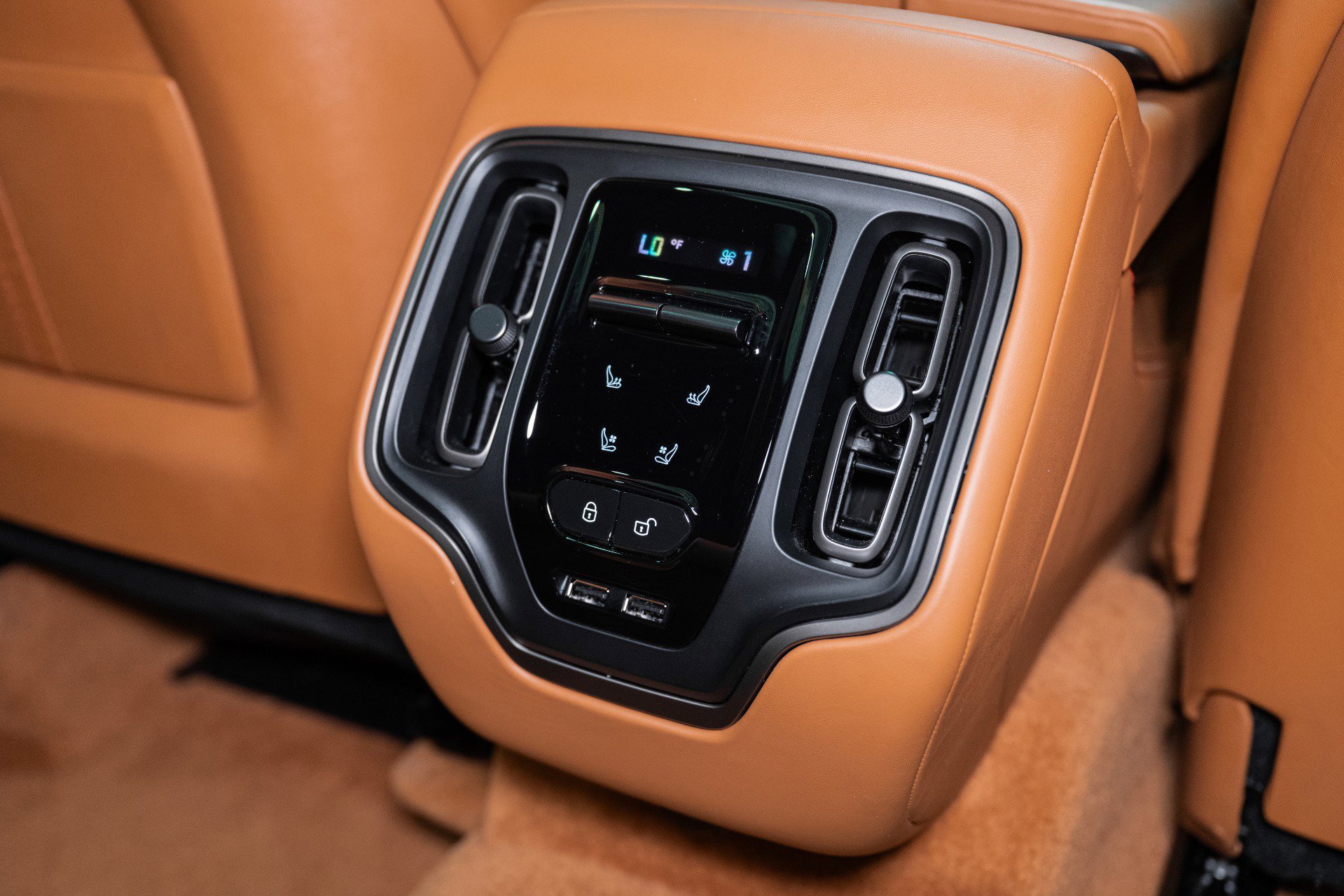 Used 2023 Aston Martin DBX 707 image 18