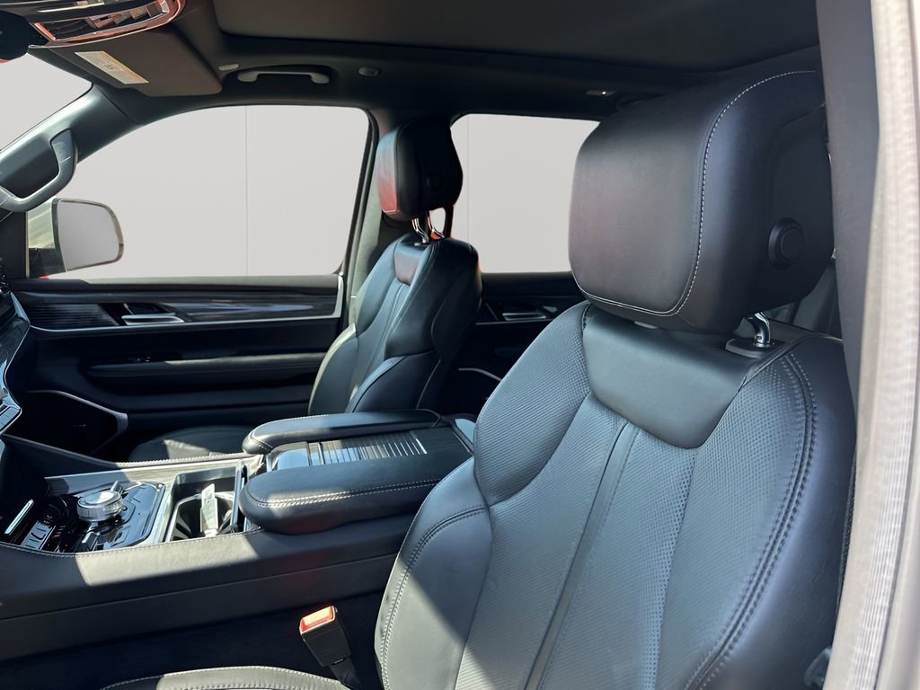 Used 2022 Jeep Wagoneer Series III w/ Premium Group I image 30