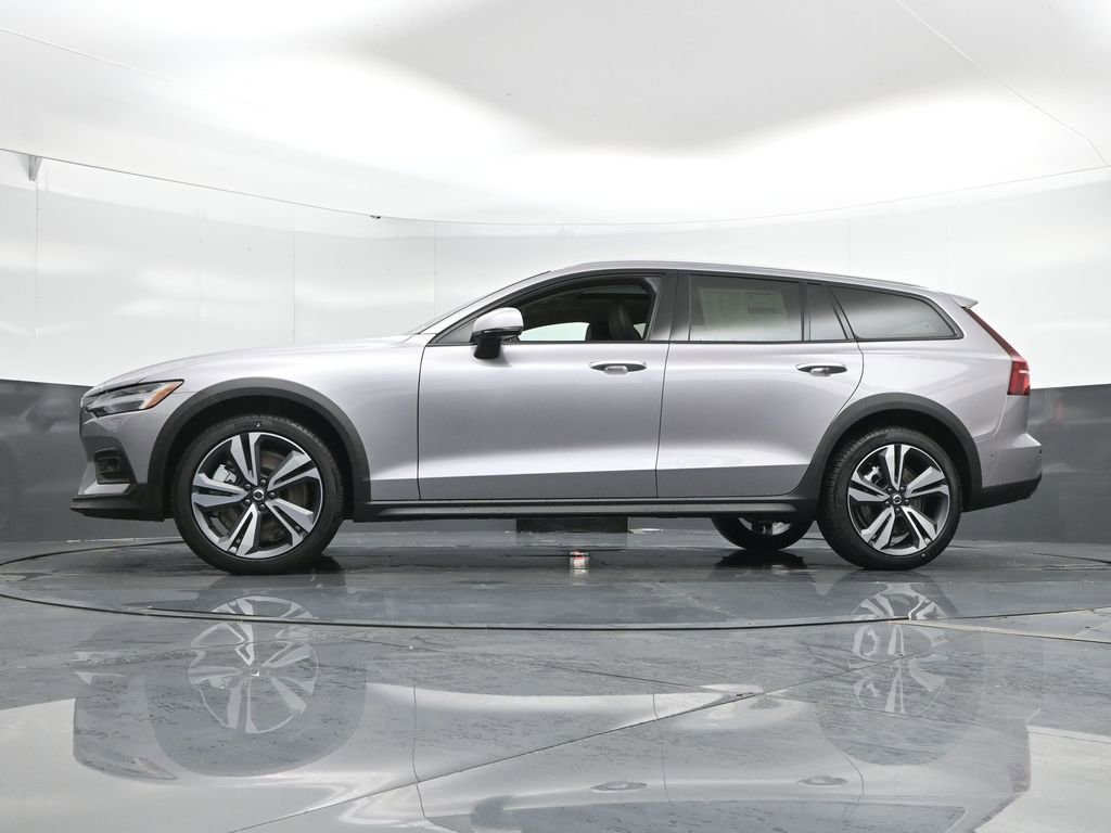 New 2026 Volvo V60 B5 Cross Country Plus w/ Climate Package image 43