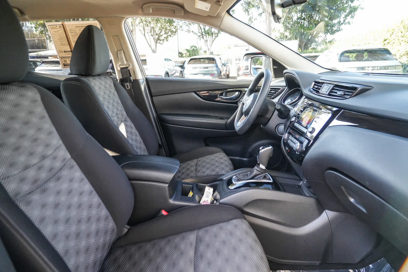 Used 2018 Nissan Rogue Sport SV FWD image 16