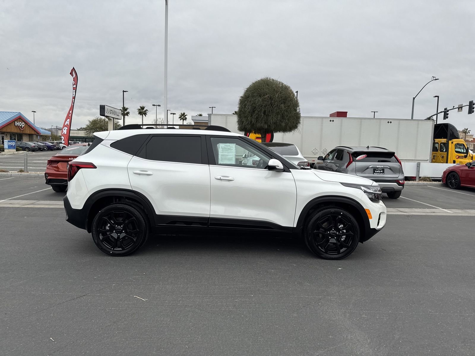 Used 2025 Kia Seltos X-Line image 4