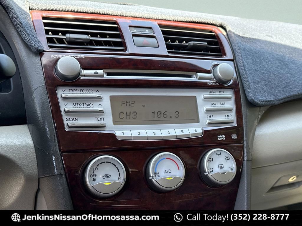 Used 2010 Toyota Camry LE image 29