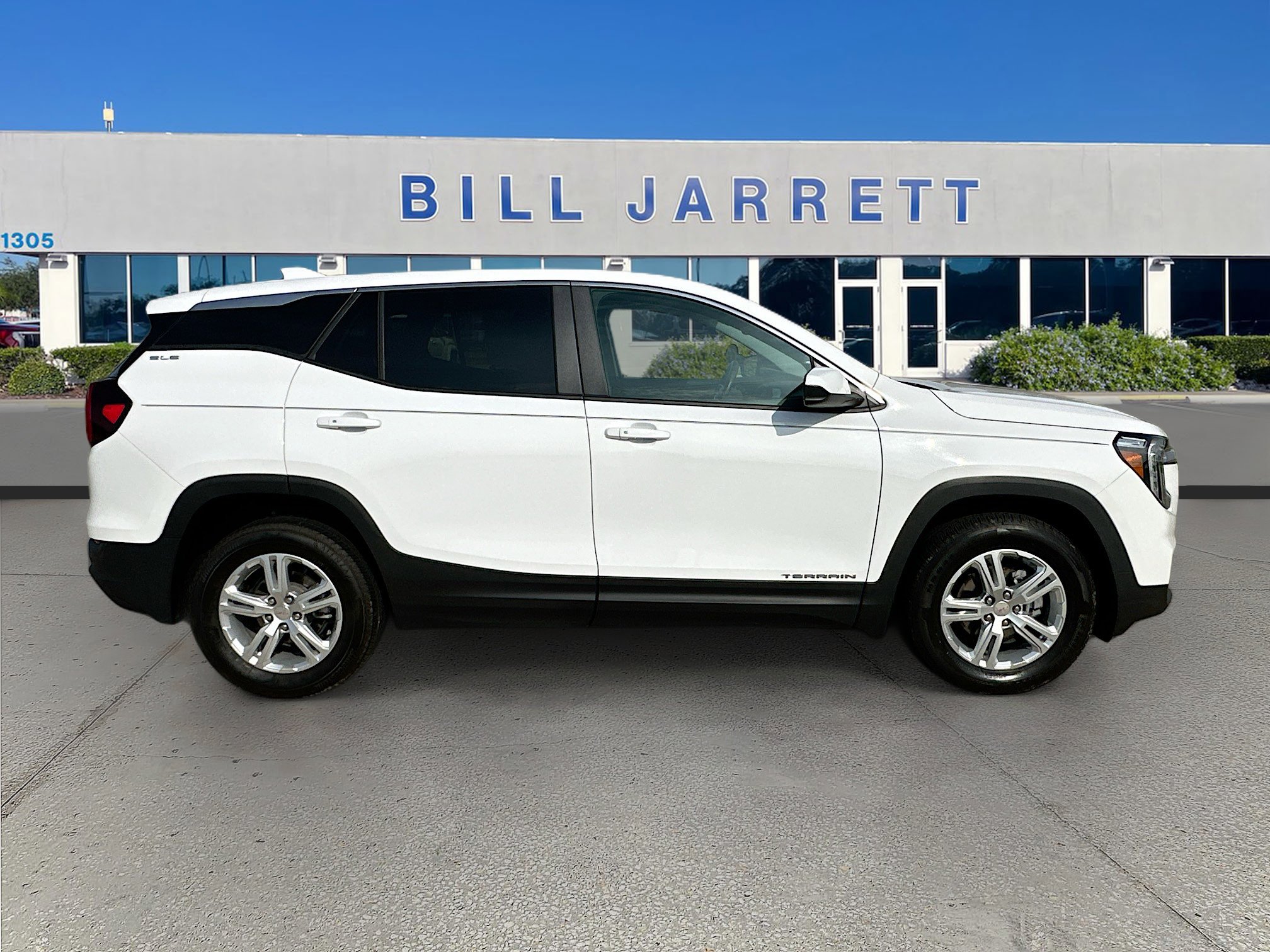 Used 2024 GMC Terrain SLE image 8