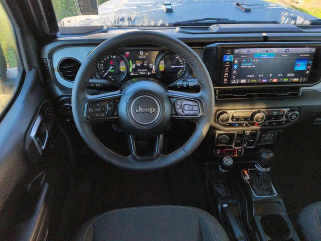 Used 2024 Jeep Wrangler Unlimited AWD/4WD image 15