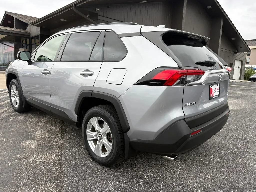 Used 2019 Toyota RAV4 XLE w/ Convenience Package AWD/4WD image 3