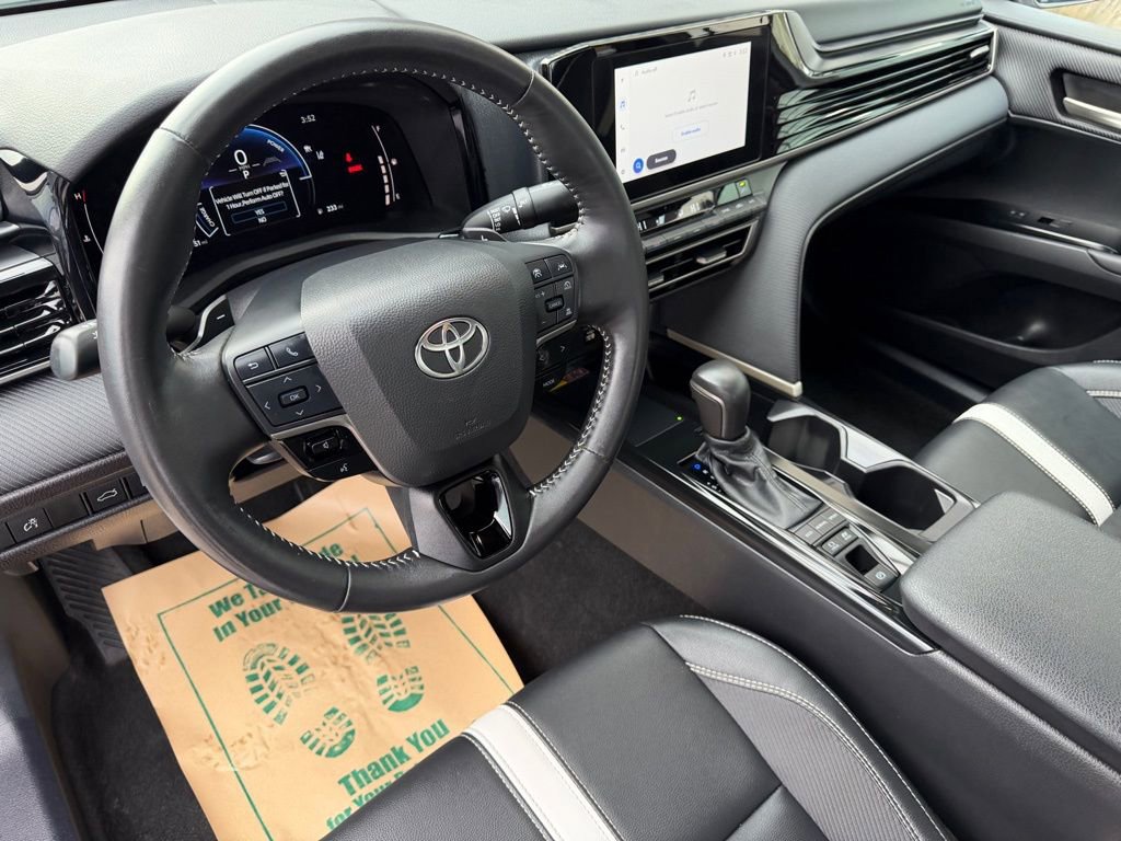 Used 2025 Toyota Camry SE image 12