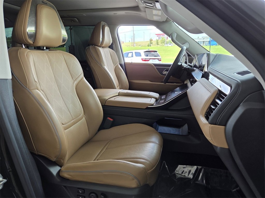 Used 2025 INFINITI QX80 Sensory image 22