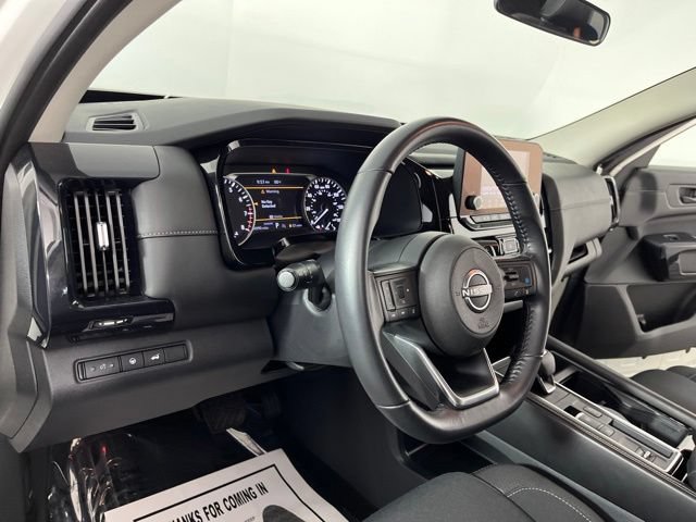 Used 2025 Nissan Pathfinder SV FWD image 21
