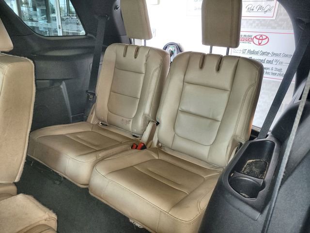 Used 2017 Ford Explorer XLT w/ Equipment Group 202A AWD/4WD image 24