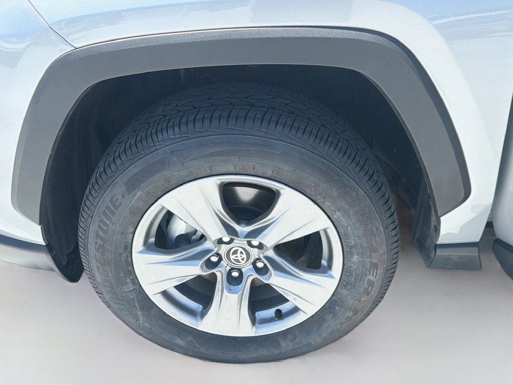 Used 2025 Toyota RAV4 XLE FWD image 36
