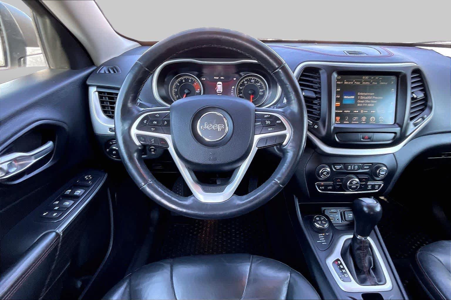 Used 2016 Jeep Cherokee Trailhawk w/ Comfort/Convenience Group AWD/4WD image 6