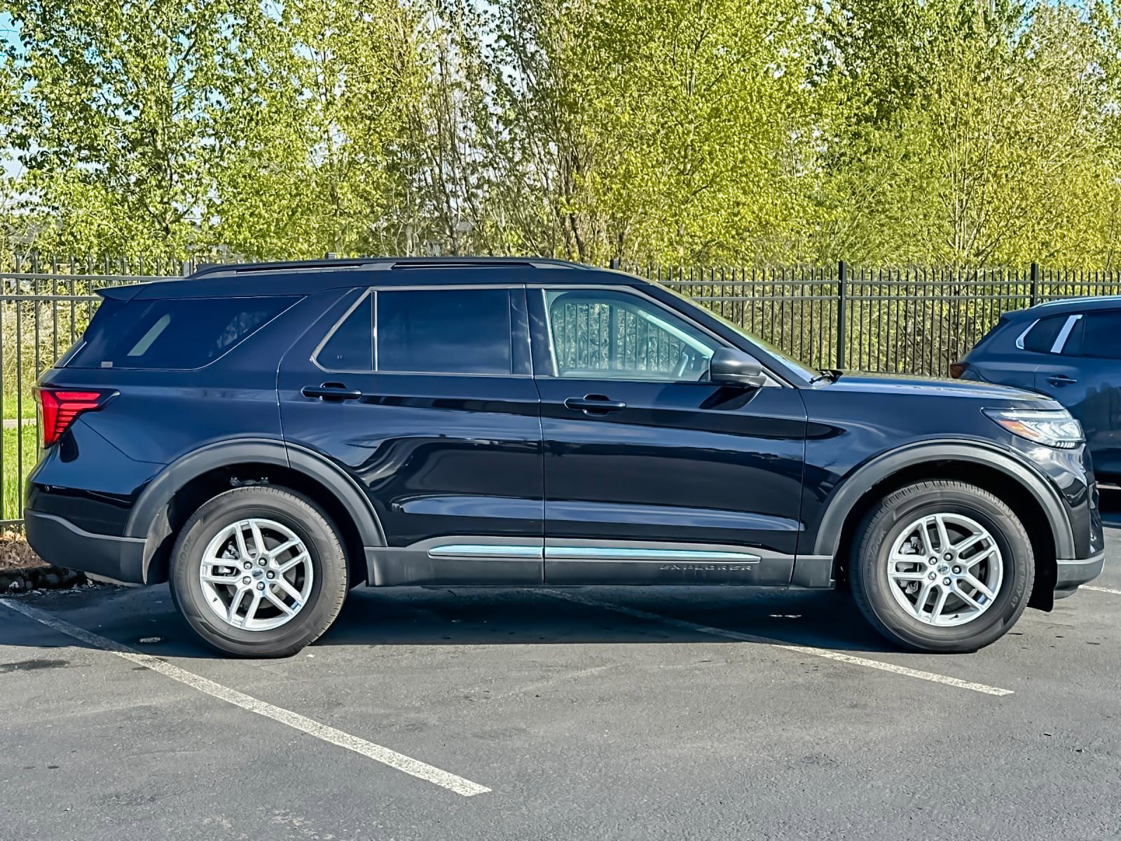 Used 2025 Ford Explorer Active image 2