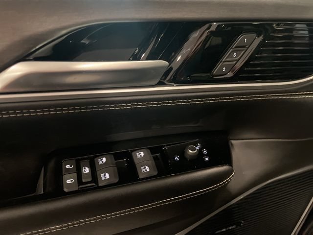 New 2025 Jeep Wagoneer Series II w/ Convenience Group I AWD/4WD image 9