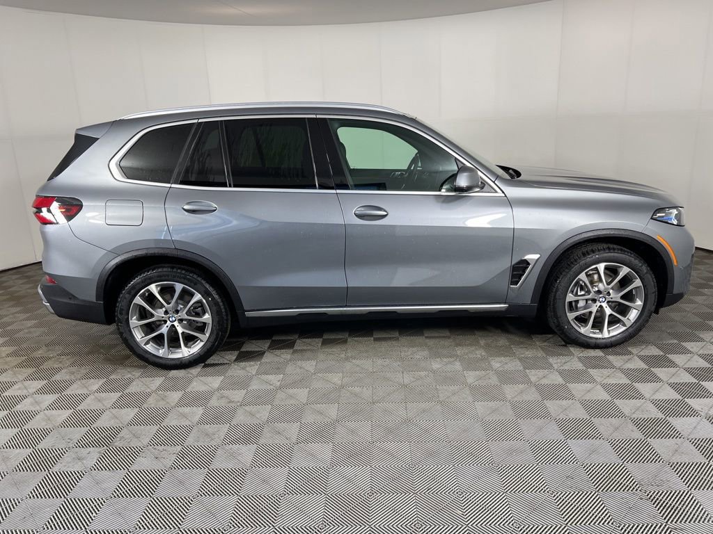 New 2026 BMW X5 xDrive40i w/ Parking Assistance Package image 2