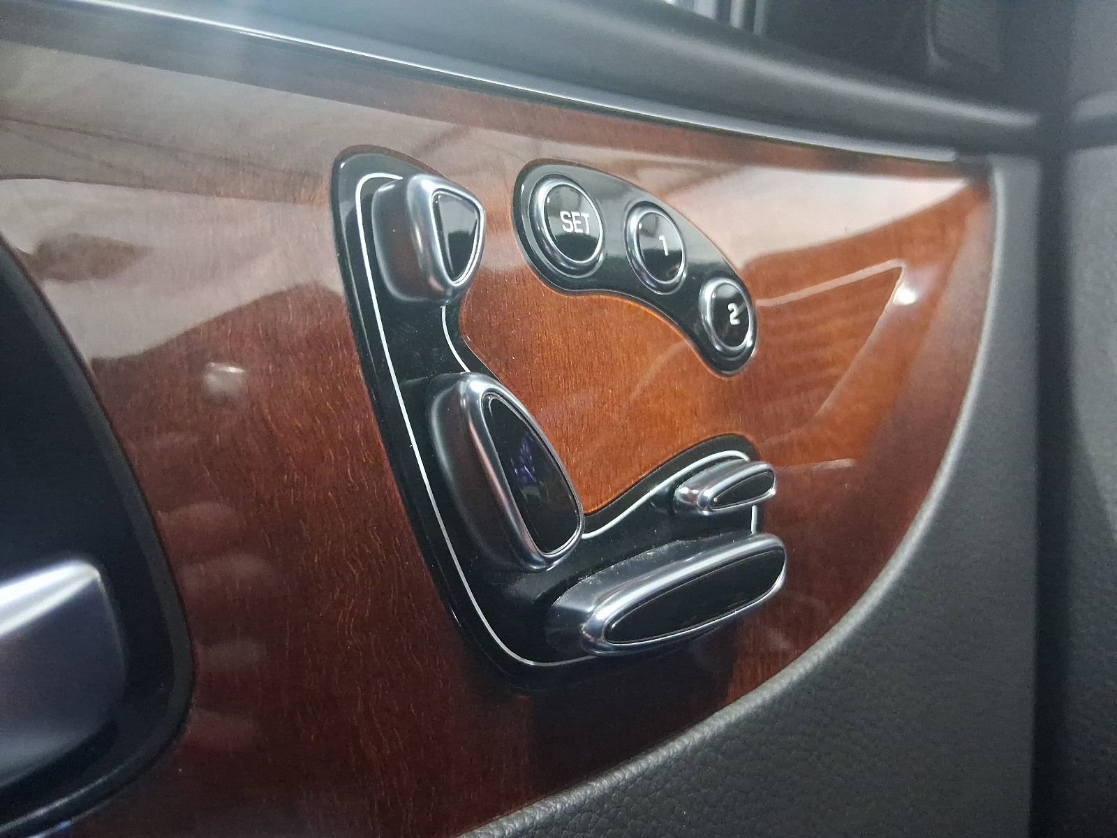 Used 2014 Hyundai Equus Signature RWD image 31