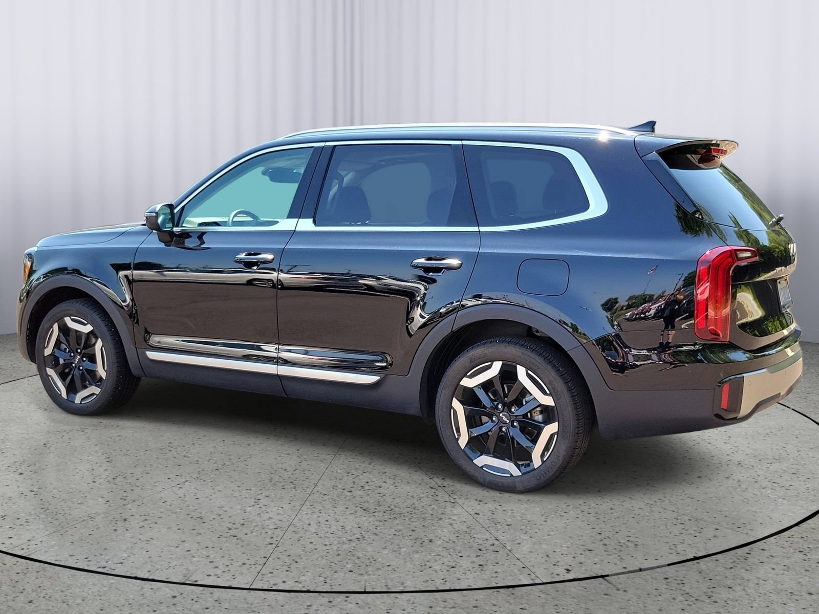 Certified 2025 Kia Telluride S FWD image 4