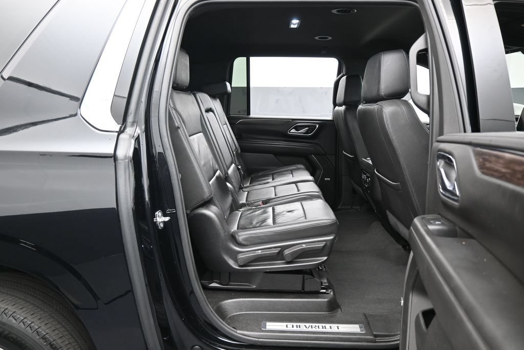 Used 2024 Chevrolet Suburban LT RWD image 39