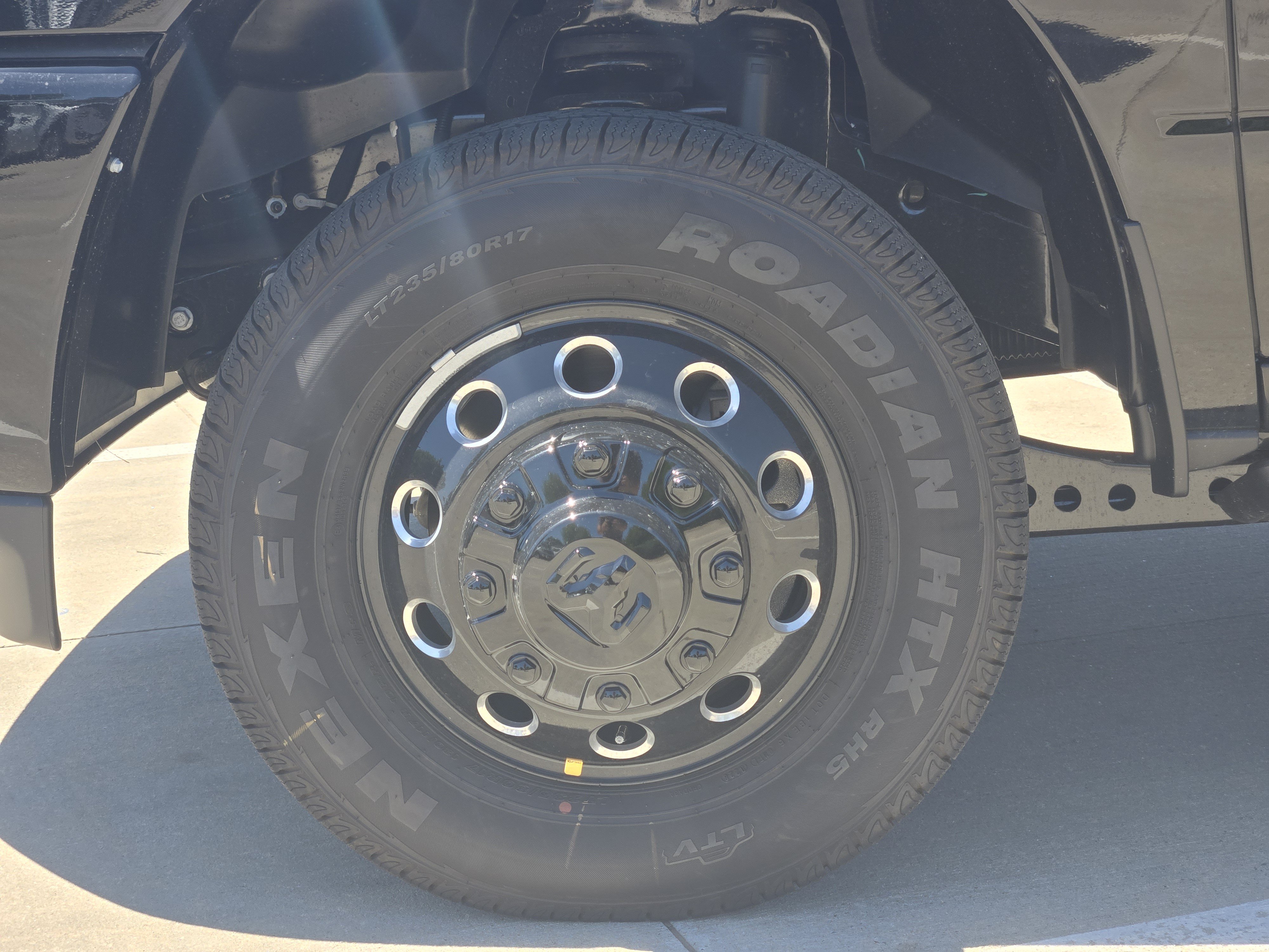 New 2026 RAM 3500 Laramie AWD/4WD image 10
