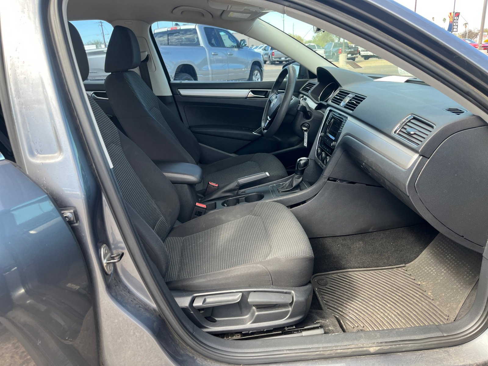 Used 2017 Volkswagen Passat 1.8T S image 19