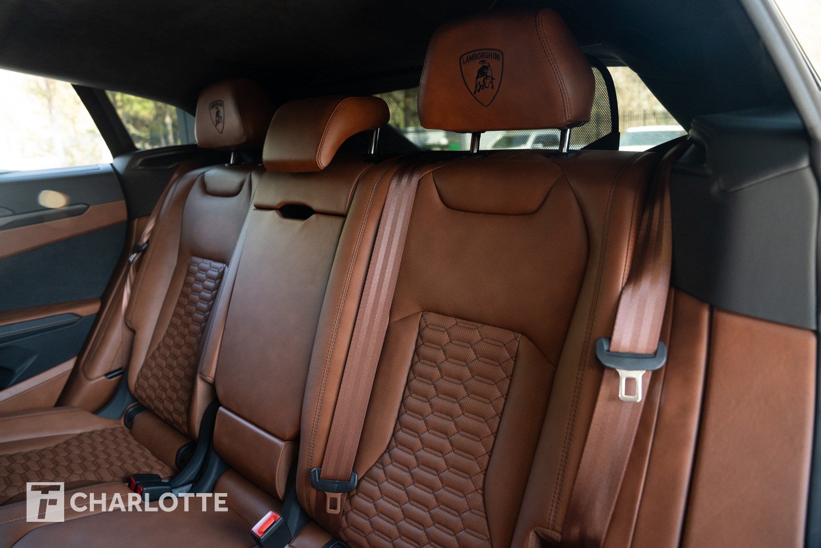 Used 2021 Lamborghini Urus AWD/4WD image 36