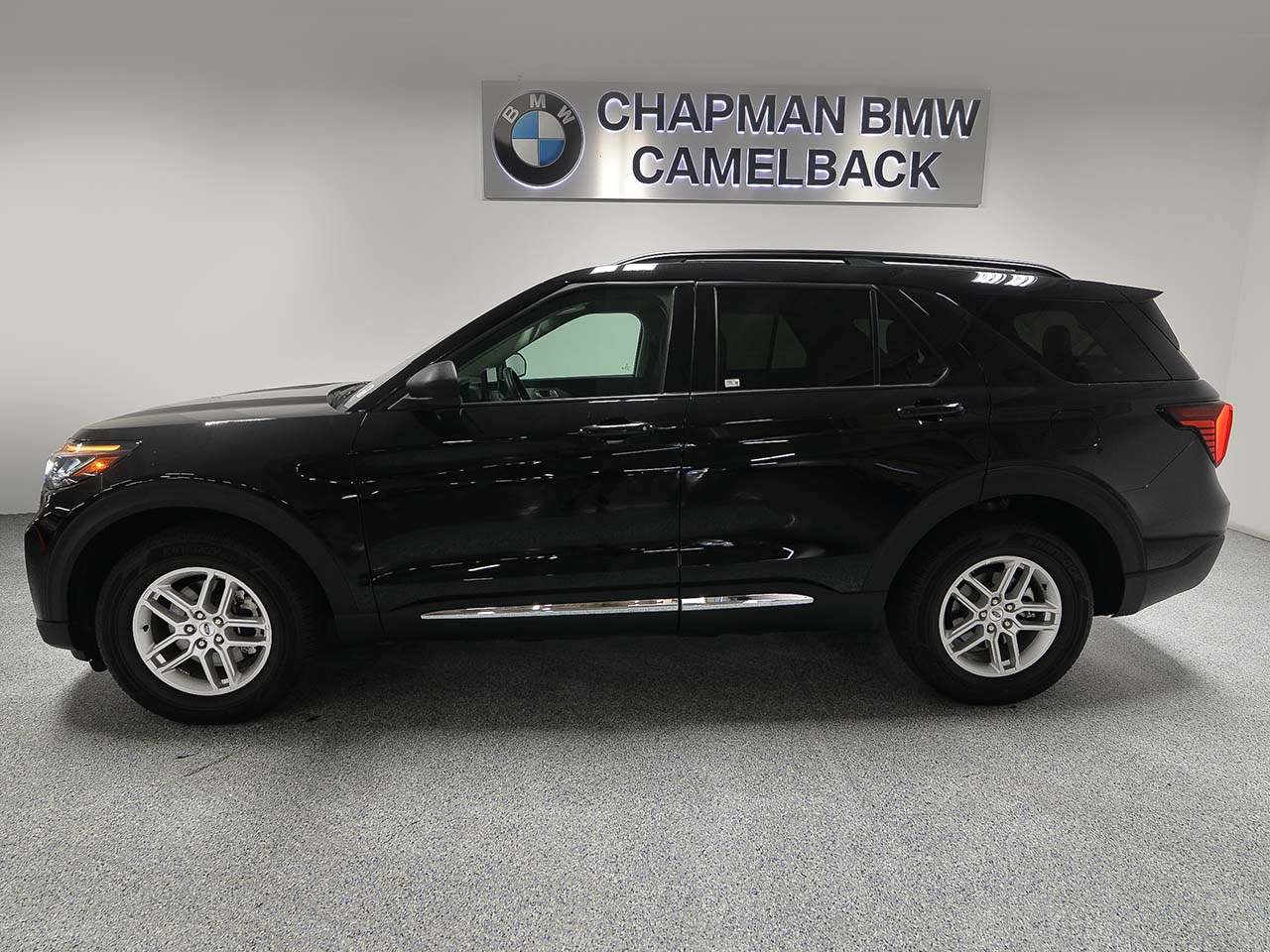 Used 2025 Ford Explorer Active image 3