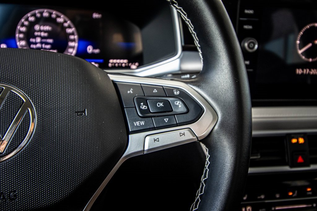 Certified 2025 Volkswagen Taos SE w/ Black Wheel Package image 34