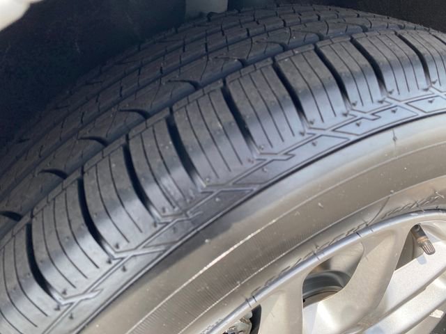 Used 2024 Chrysler Pacifica Touring-L FWD image 22