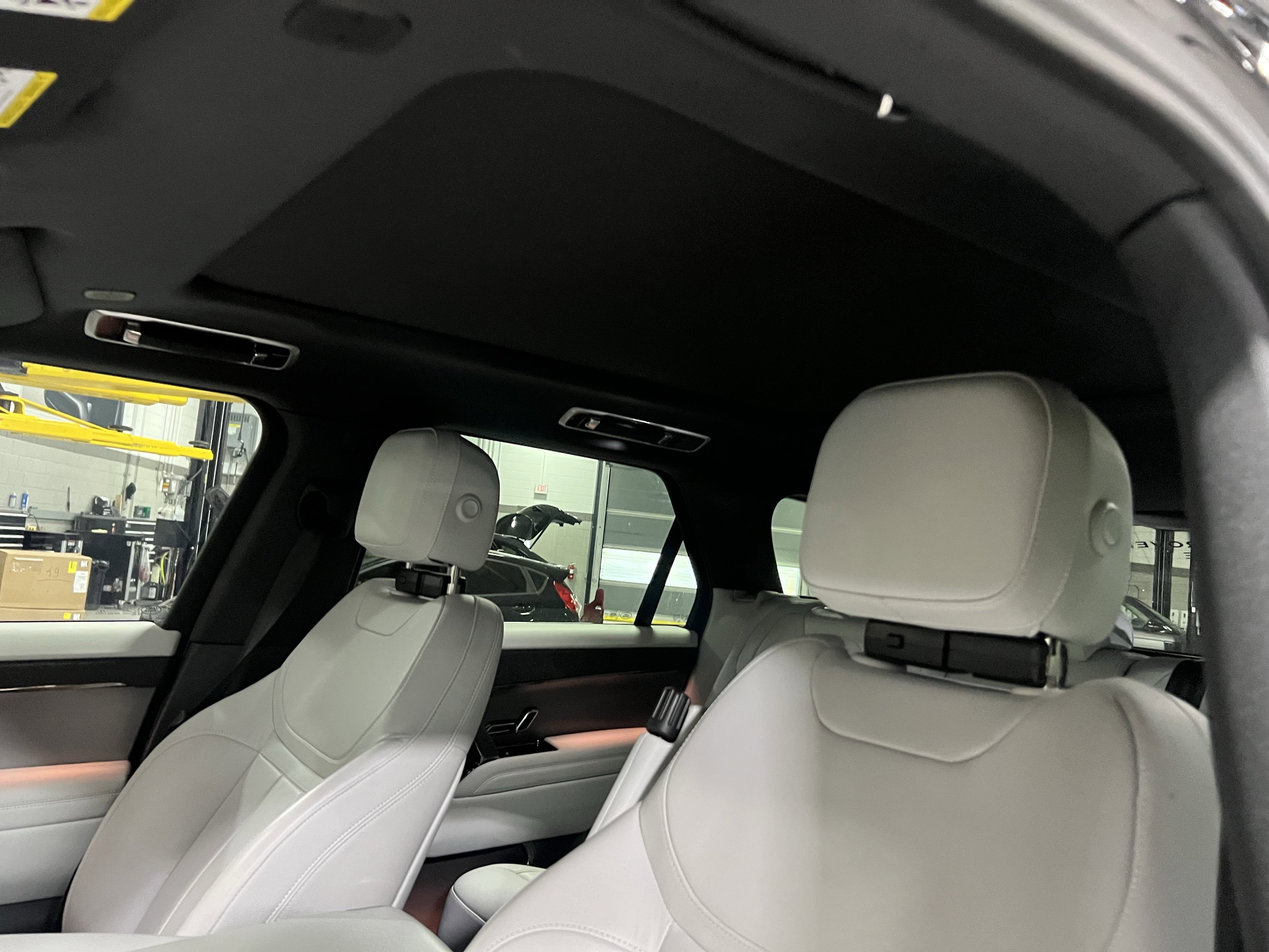 Used 2025 Land Rover Range Rover Sport AWD/4WD image 18