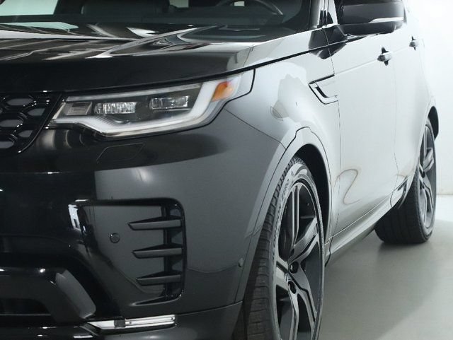 Used 2025 Land Rover Discovery Dynamic SE AWD/4WD image 14