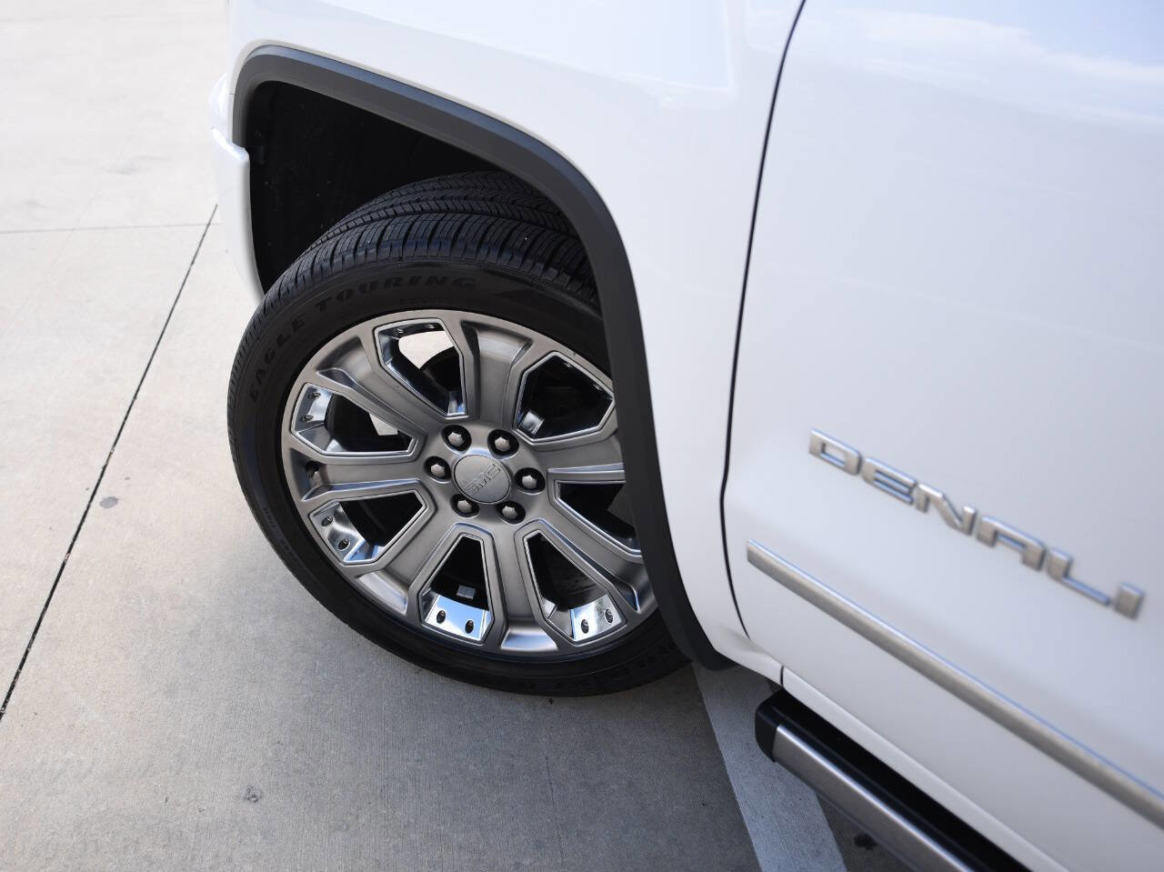 Used 2018 GMC Sierra 1500 Denali w/ Denali Ultimate Package AWD/4WD image 3