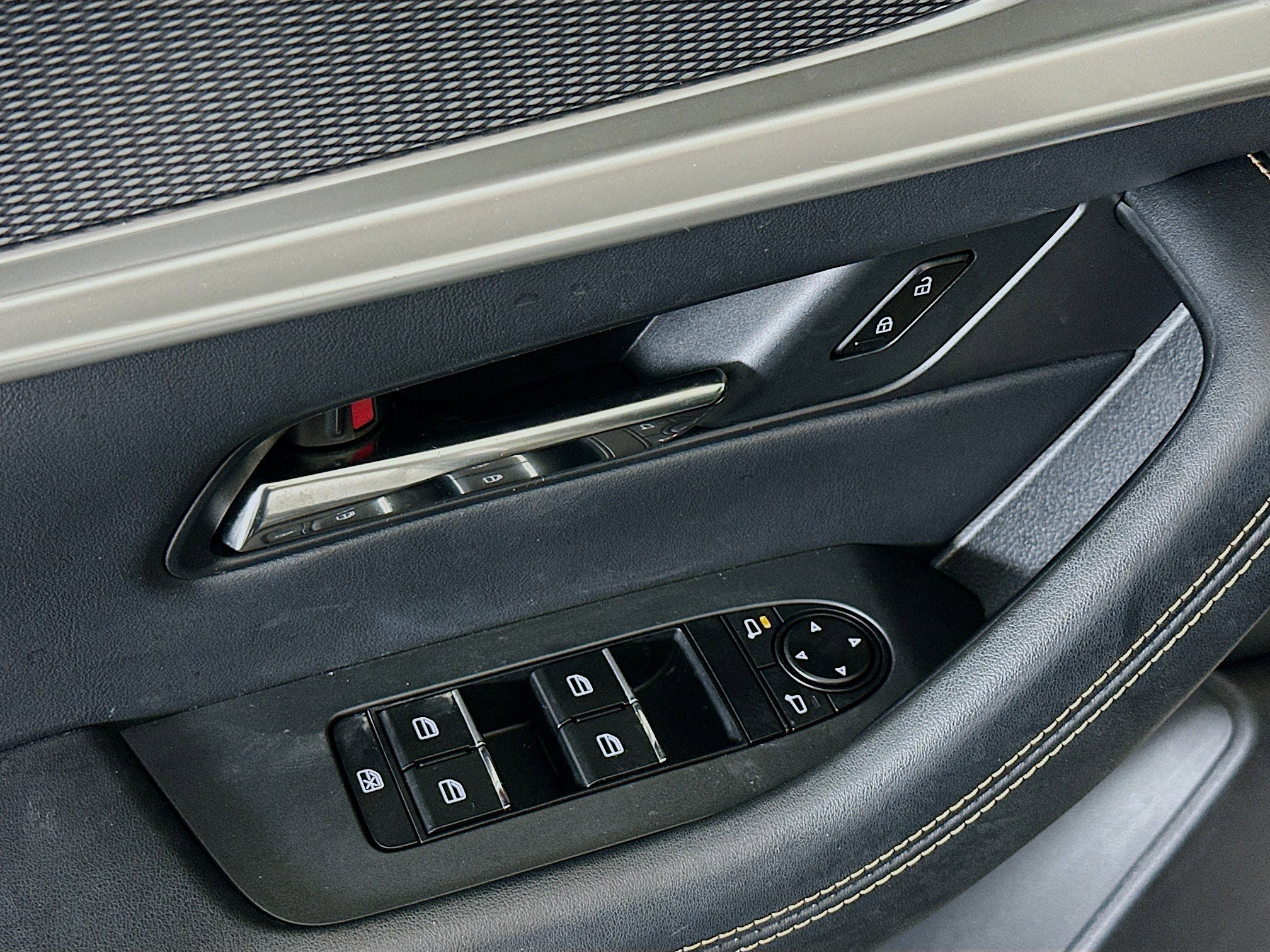 Used 2025 MAZDA CX-90 Plug-In Hybrid w/ Preferred image 15