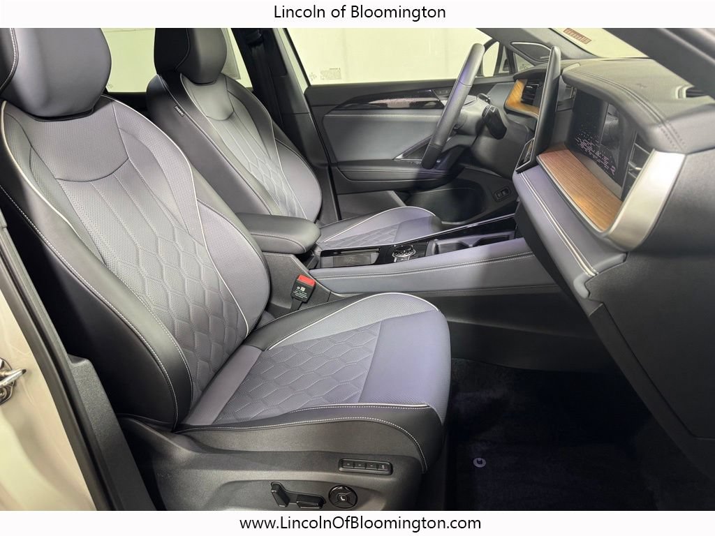 Used 2026 Volkswagen Tiguan SEL R-Line AWD/4WD image 10
